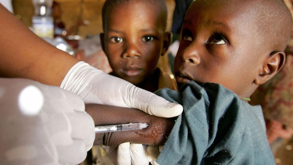 No. French doctors DID NOT inject covid-19 vaccine to children in Guinea
