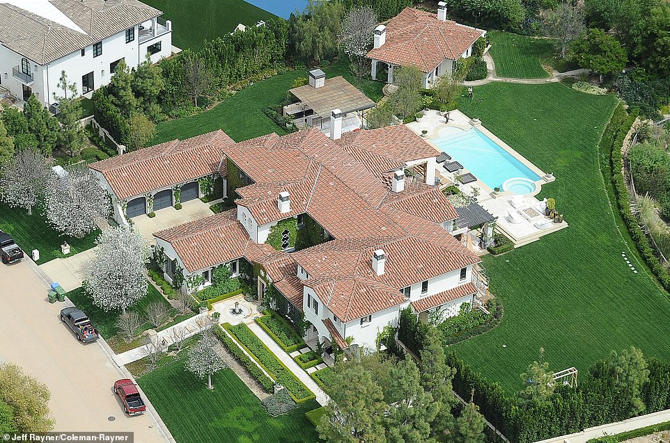 Khloe Kardashian to sell mansion calabasas