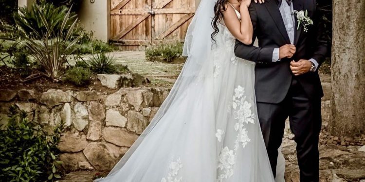 Mafikizolo singer Theo Kgosinkwe marries Vourné