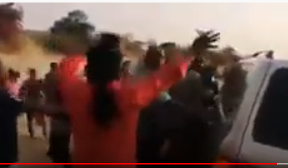 Police arrest 15 Murehwa vendors who happily greeted Chamisa on Friday on his way to Dzamara’s funeral