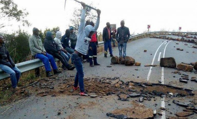 eBhovini protesters dig road in KZN over lack of water and electricity