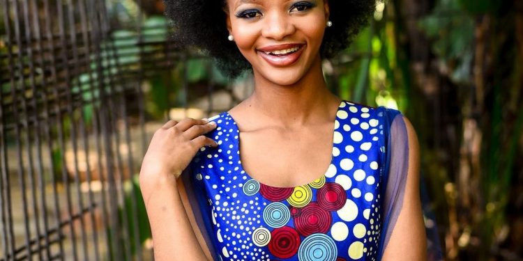 Botlhale Boikanyo Biography, Age, Career, Boyfriend, Awards, Net Worth, Cars, Scandal!