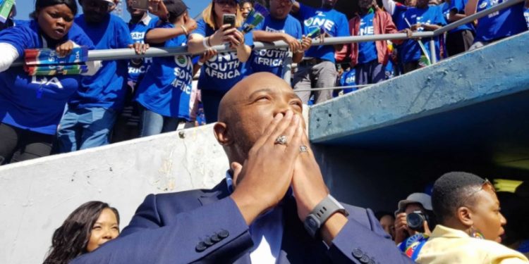 South Africans To Recieve R1 200 In Basic Income Grant Next Year