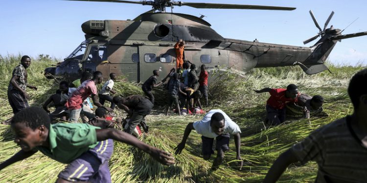 SANDF to deploy helicopters SAPS boats Beitbridge border Zimbabwe