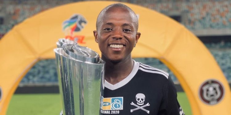 Zakhele Lepasa Biography, Age, Career, Baby, Wife, Car, Net Worth, Orlando Pirates (4)