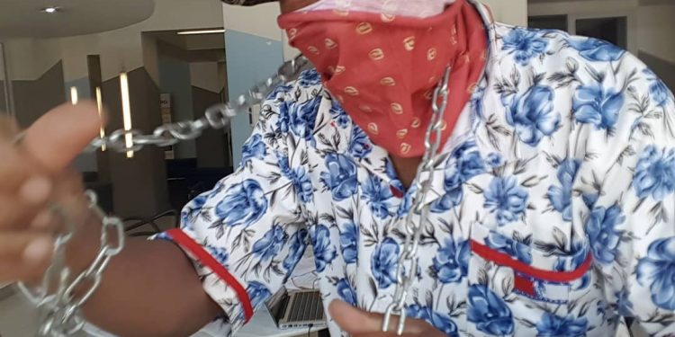 Video: Trombies star Eugene Mthetwa chains himself in pension protest