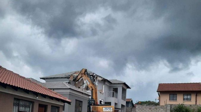 Hearbroken boyfriend demolishes girlfriend's house after she dumps him