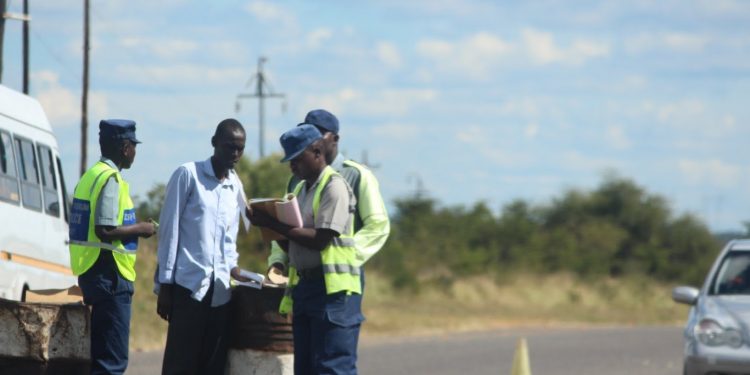Video ZRP officer caught on camera pocketing a bribe