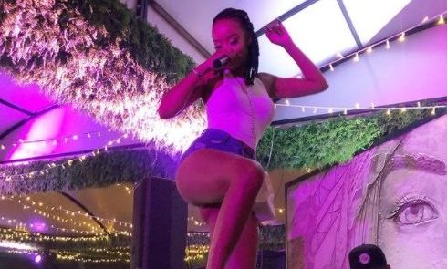 Fan Blesses The Queen Actress Ntando Duma With R1000 At Night Club