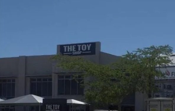 Video: Cape Town gang pounces and destroys The Toy Shop's Luxury cars