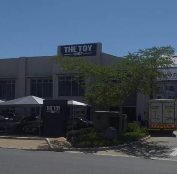 Video: Cape Town gang pounces and destroys The Toy Shop's Luxury cars