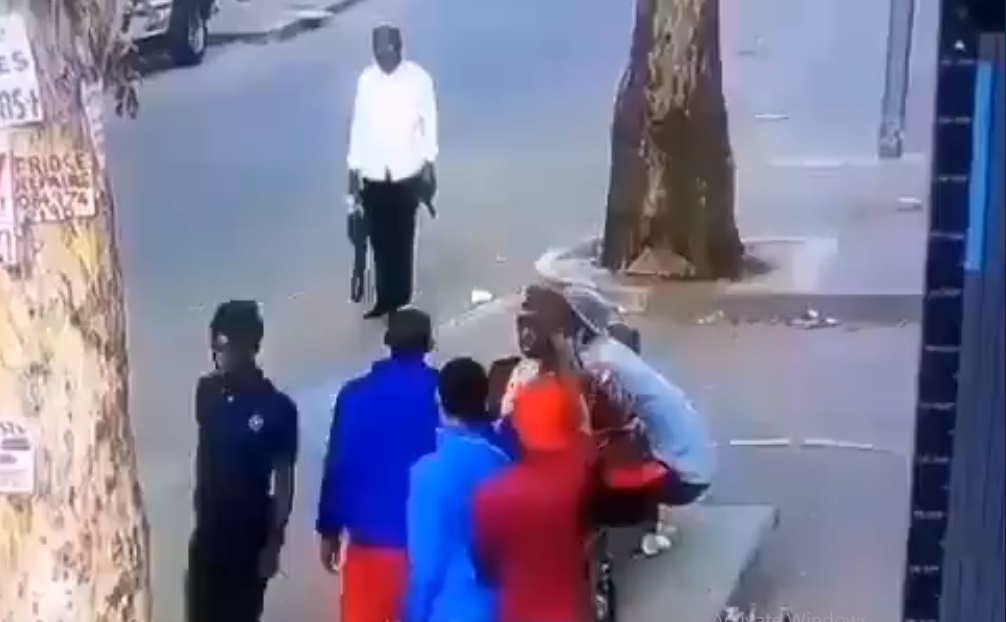 Video: Street robbery went wrong, victim pulls a gun on Hillbrow thugs