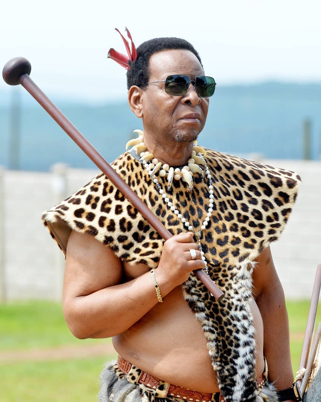 King Zwelithini to be buried at night by men only