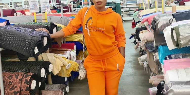 Pictures Boniswa from Scandal! shows off her clothing line