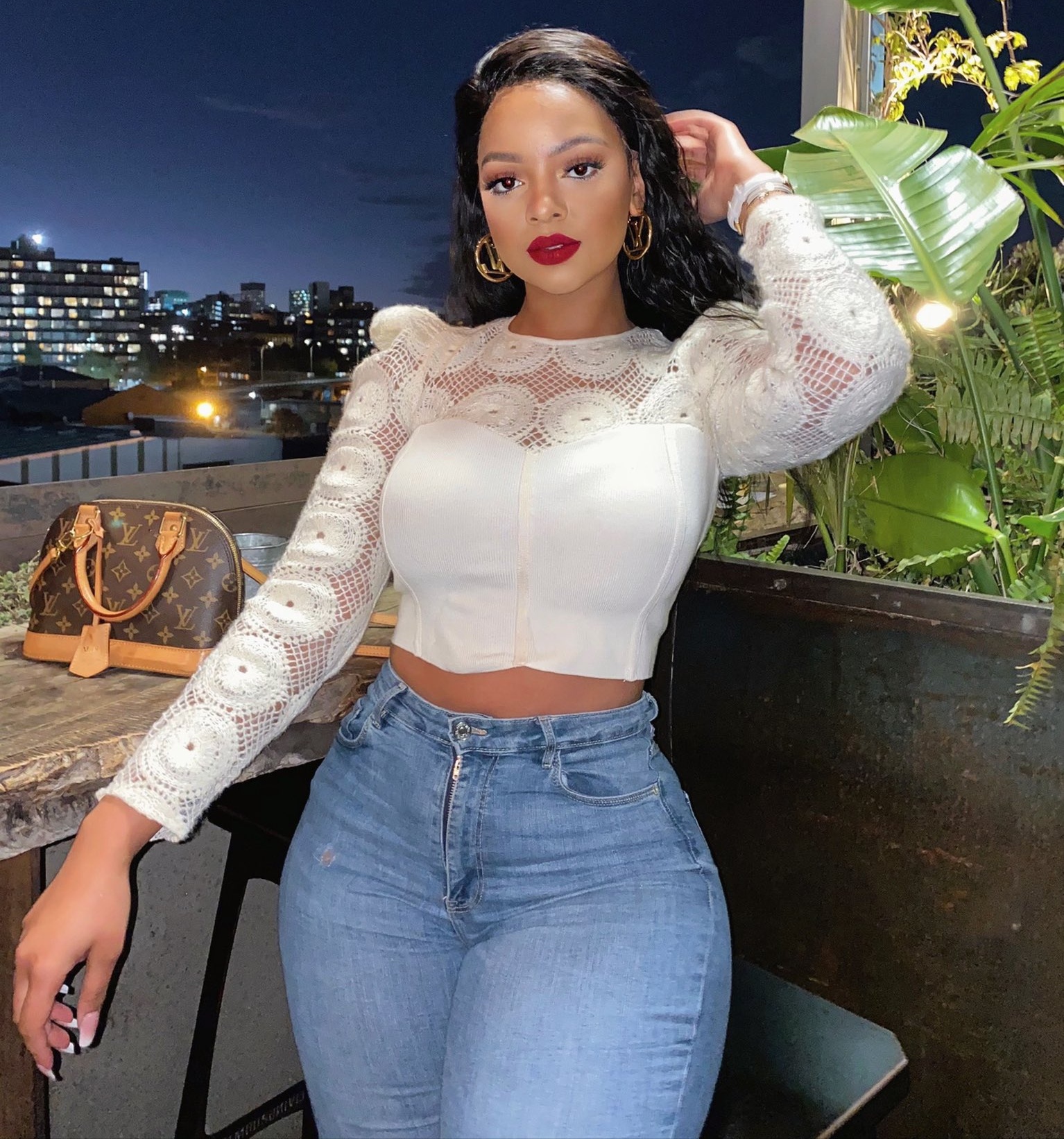 South African famous makeup artist Mihlali Ndamase’s R7 000 wig stolen at the airport