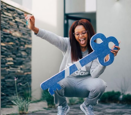 Natasha Thahane and Oros Mampofu shows up on Skeem Saam set 