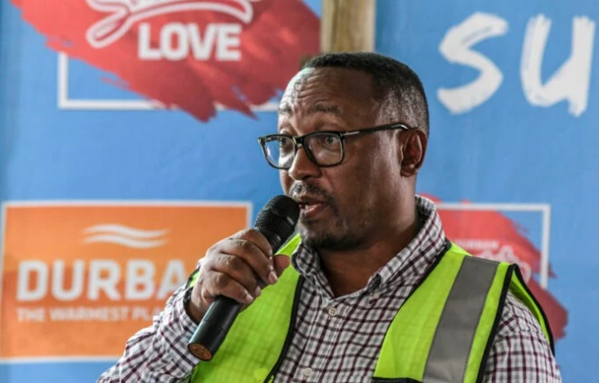 Video: Suspended eThekwini City Manager caught pants-down with friends wife