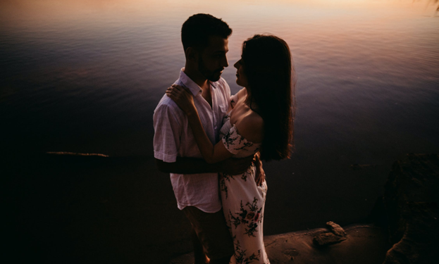 How Does Your Body React When Someone Chats Dirty With You?