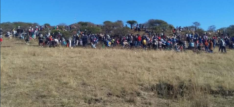 Masses flock to KwaHlathi, Ladysmith in KZN after locals confirm the open land is full of diamonds