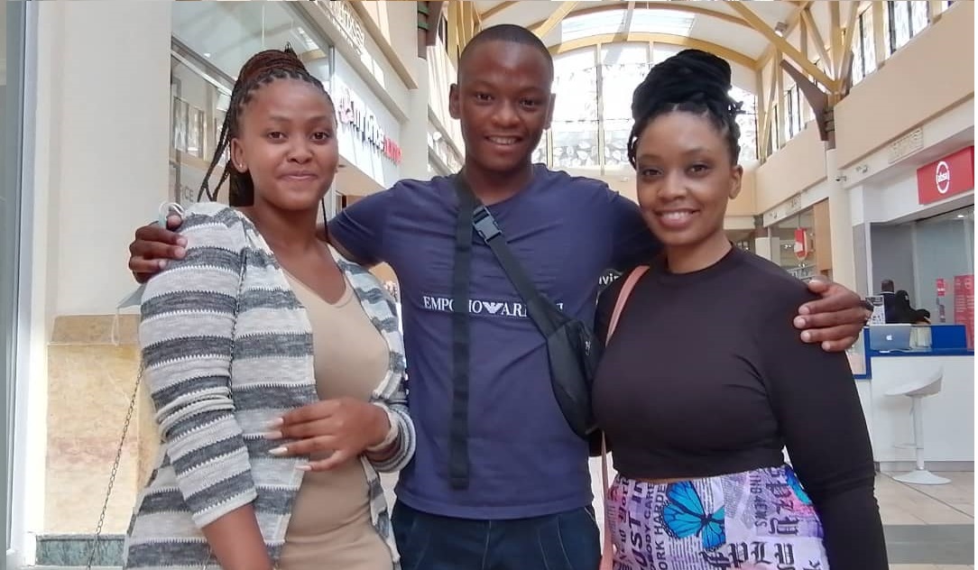 Mpumelelo Mseleku out with his girlfriends Vuyokazi Nciweni and Nompumelelo Makhanya on a double date