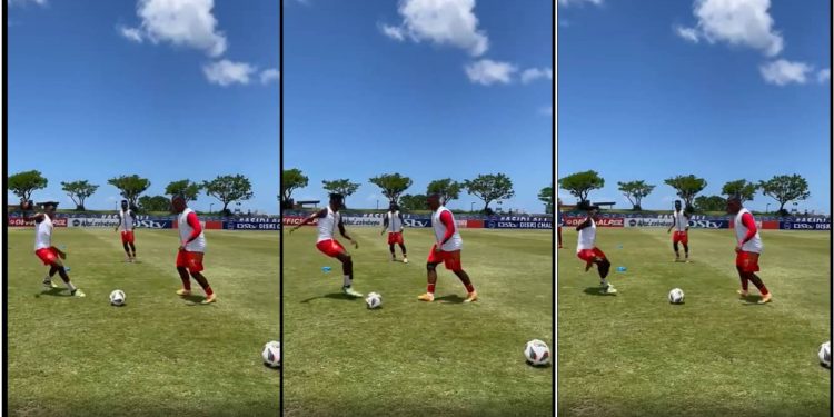 'Embarrassing' Andile Mpisane fails simple passes during Royal AM vs Sundowns warm-up (watch video)