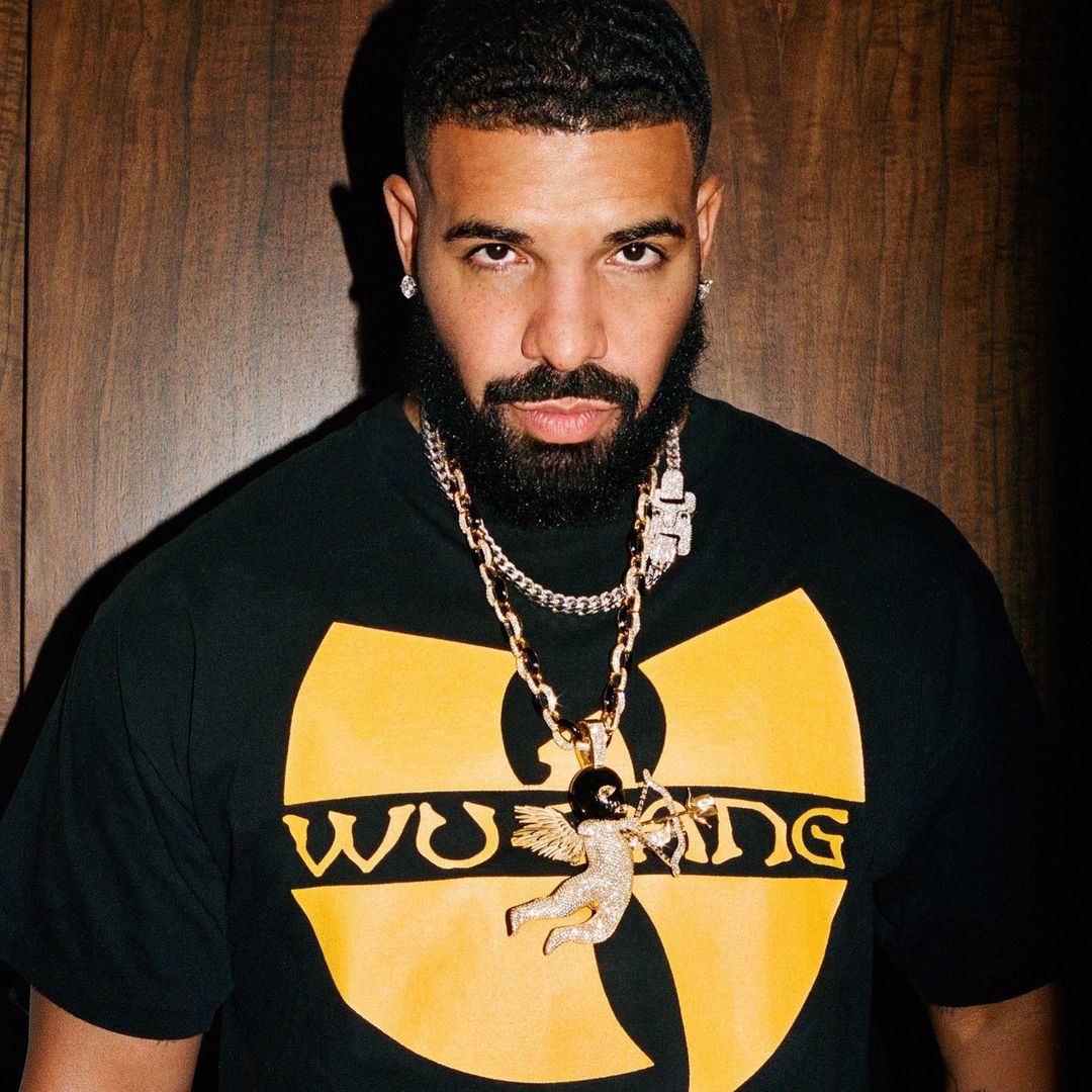 Pictures: Mzansi in awe as Uncle Waffles goes live with Drake