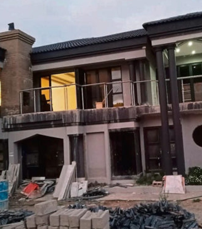 King Monada double-storey mansion (Sources Twitter/King Monada)