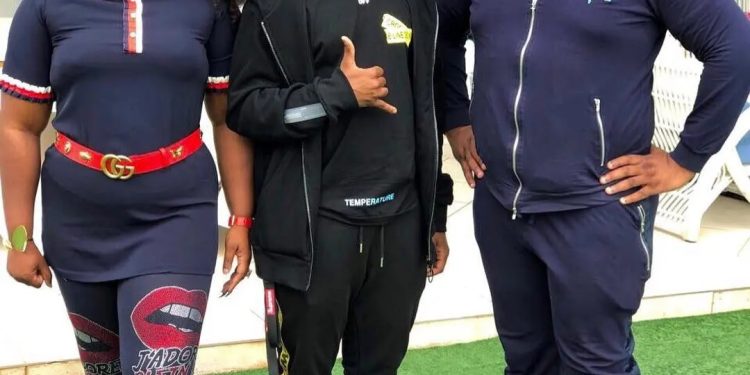 Business mogul Sbu Mpisane with his family - Source: Twitter