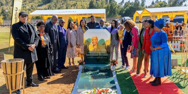 Menzi Mcunu tombstone