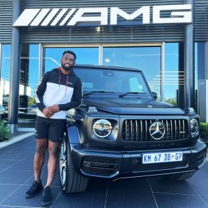 Siya Kolisi shows off car
