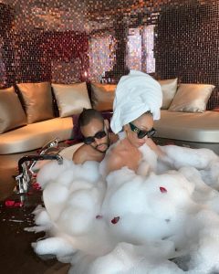 Khanyi Mbau and her Zimbabwean boyfriend's bathroom pictures break the internet.