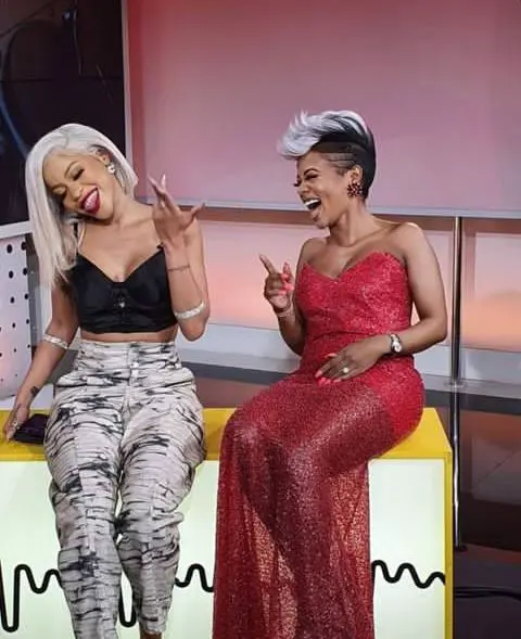 Kelly Khumalo alongside her sister Zandile Khumalo-Gumede - Source: Instagram