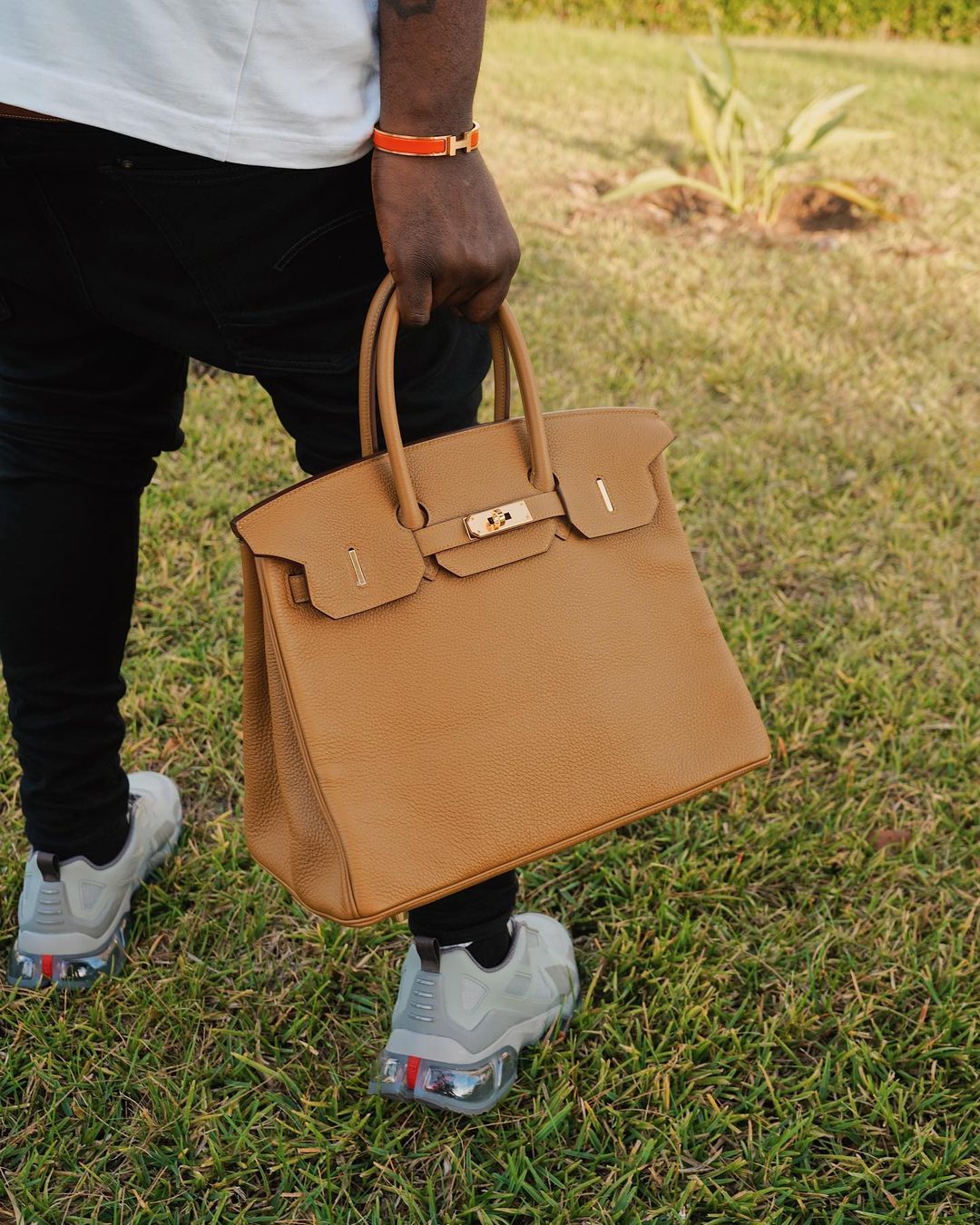 DJ Maphorisa flaunts his Birkin bag from Hermēs that costed him R477,000. Image: Instagram/Maphorisa