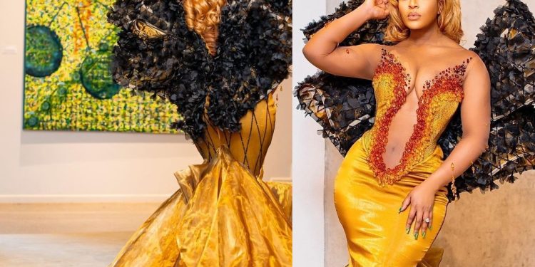 The Queen actress 'Thando' Jessica Nkosi's outfit shuts down the streets at Durban July-min
