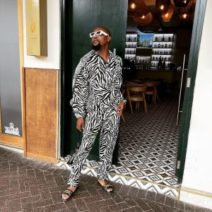 Gomora actors join forces to laugh at 'Mr Faku' Moshe Ndiki's outrageous fashion taste.