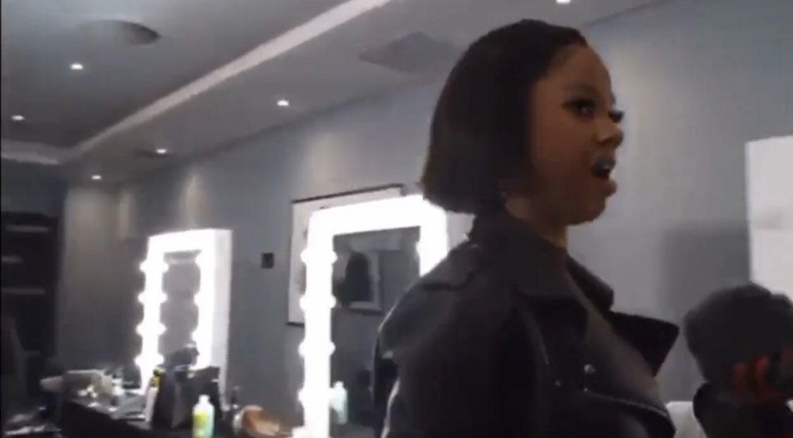 Mihlali walking into the same saloon as Maryjane Sidambe.