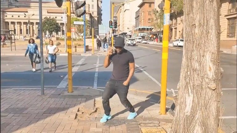 Watch: Kwaito from Skeem Saaam ‘Clement Maosa’ teaches kids how to dance