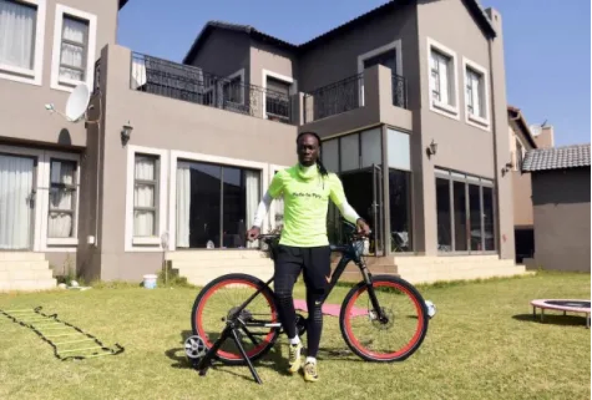 Kaizer Chief legend Reneilwe Letsholonyane mansion - Source: Instagram