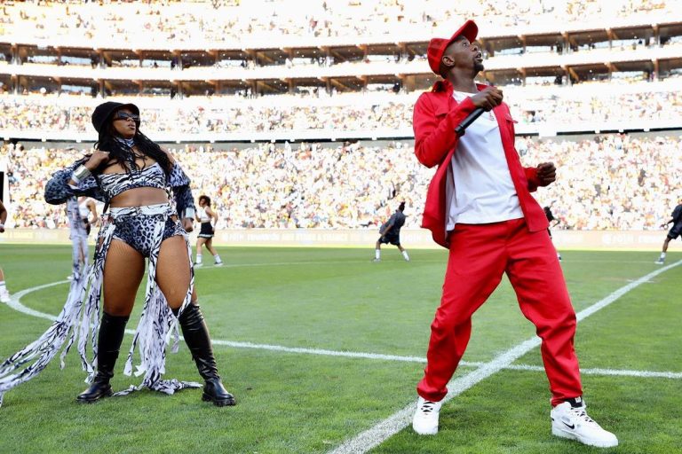 Watch: Robot Boii performs the hit song Roboto joined by Bontle Modiselle to a sold-out crowd at the Soweto Derby on Saturday