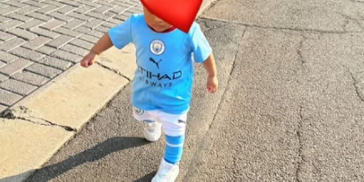 The apple doesn’t fall far from the tree: Bongani Zungu shows off son’s amazing football skills