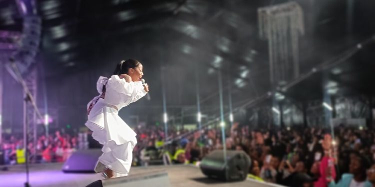 Kelly Khumalo’s performance marred by technical glitches