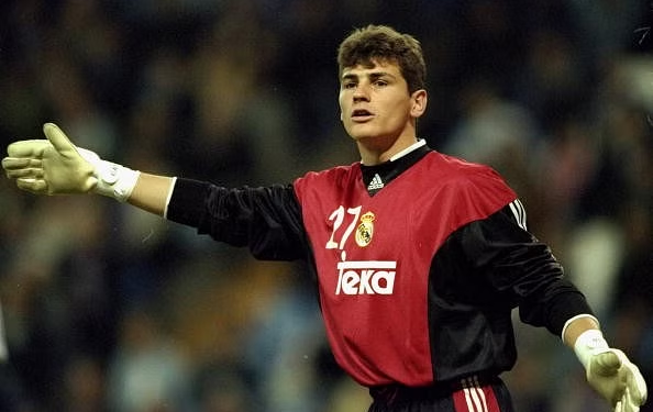 How did Iker Casillas set records in the Champions League?